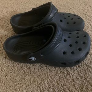 Kid’s black crocs- excellent like new condition!
